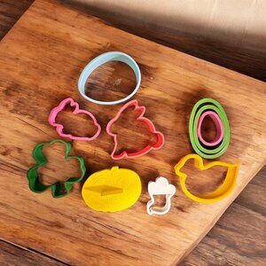 Assorted Vintage Seasonal Cookie Cutters EUC Easter Halloween Spring EUC 10 3D